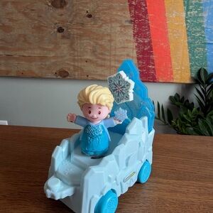 Elsa parade float little people